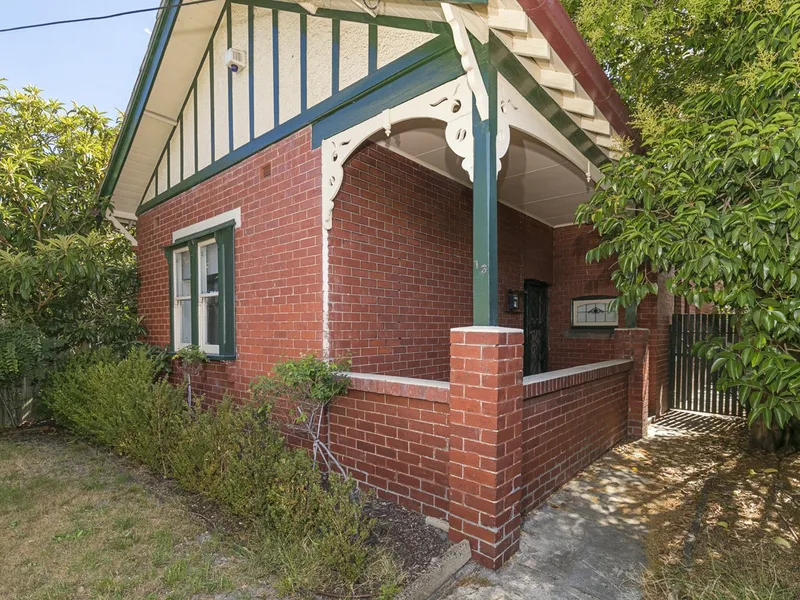 Period Charmer Close to Shops, Schools, Caulfield Park and Transport