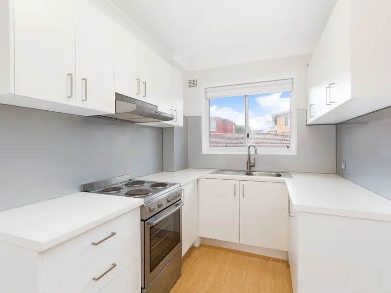 BRIGHT & SPACIOUS APARTMENT