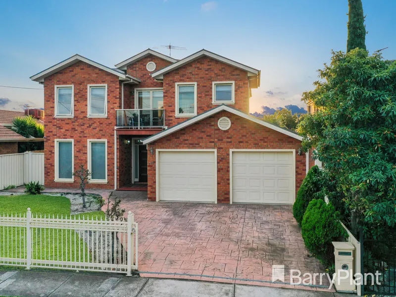 SALE BY SET DATE - Closing Tuesday 27 April 2021 at 6.30pm (unless sold prior). Live Life King Size!!