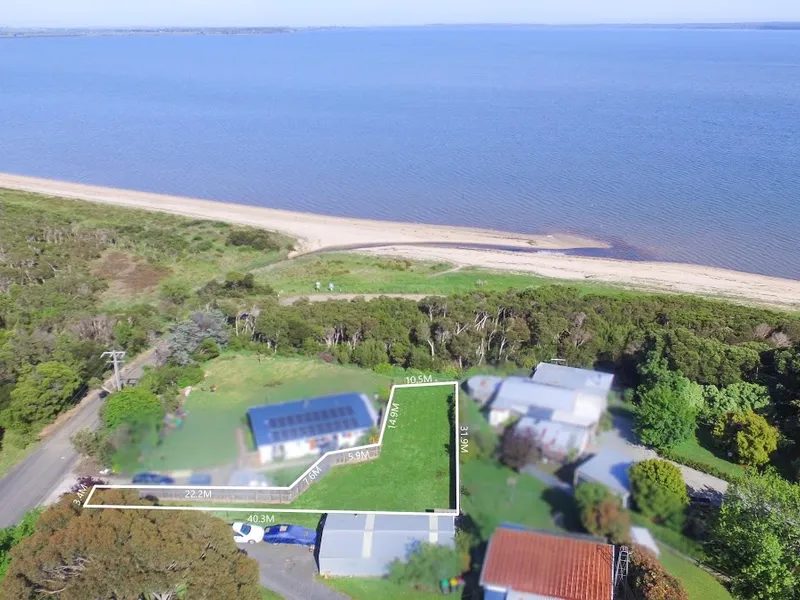 Beautiful Location Bay Views to Inspire a Spectacular Design