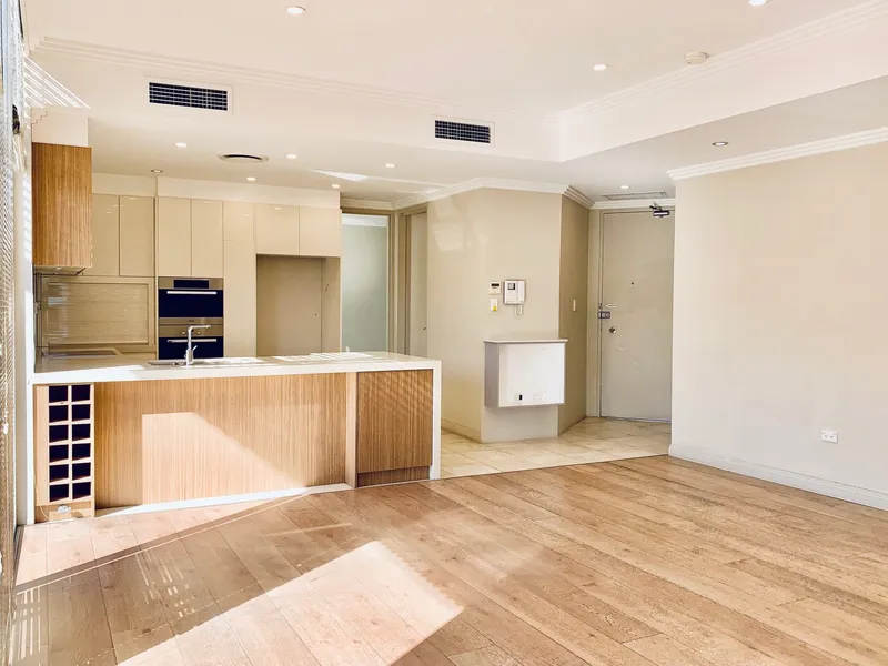 Lavish Top Floor Apartment