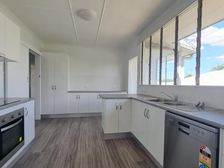 Renovated Home, Walking Distance to CBD