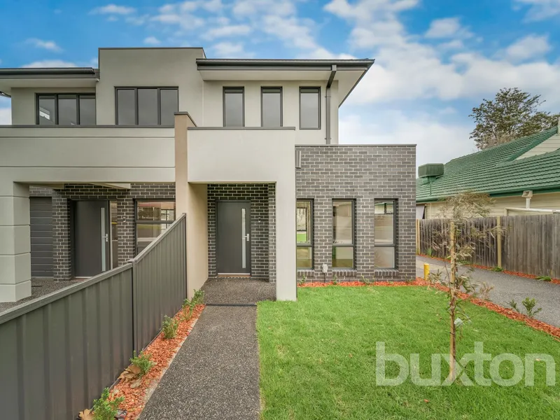 THREE BEDROOM TOWNHOUSE IN GREAT LOCATION!