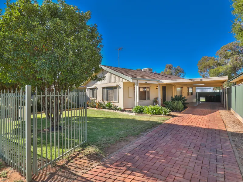 WARM & INVITING FAMILY HOME