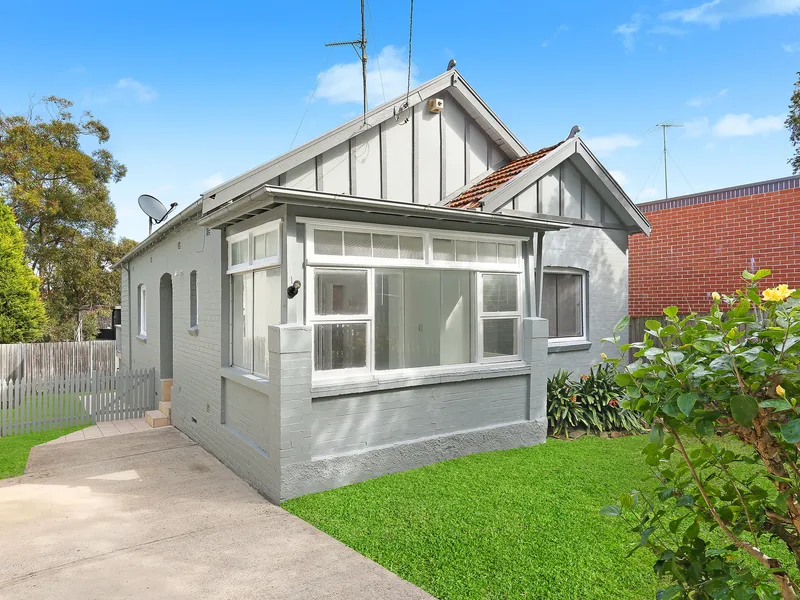 Freestanding house in sought after street