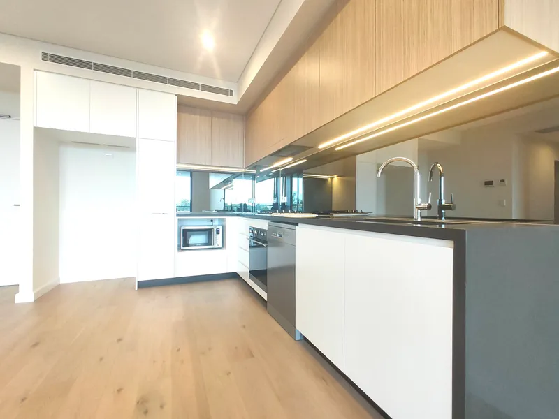 North Facing! Brand NEW! The most Luxury Apartment! Only $500 per week!