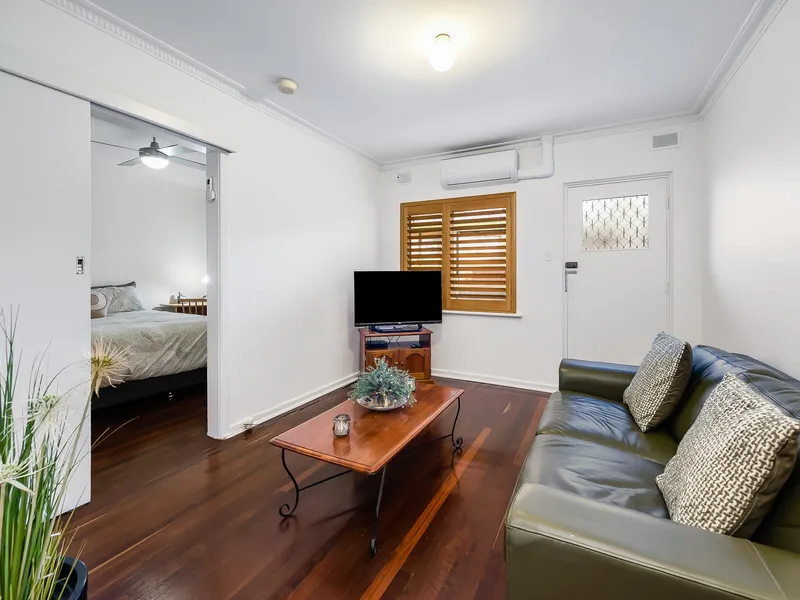 The renovated one-bedder with lifestyle at its beck & call...