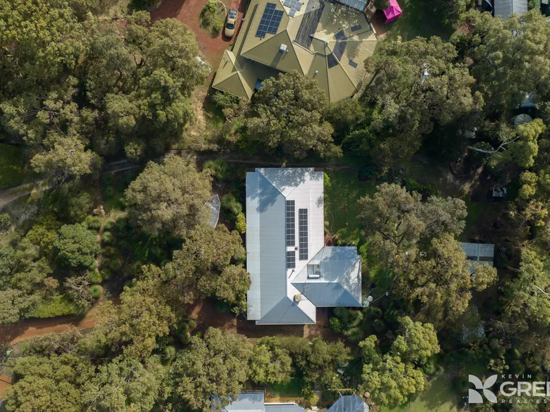 LARGE FAMILY HOME ON 1 ACRE
