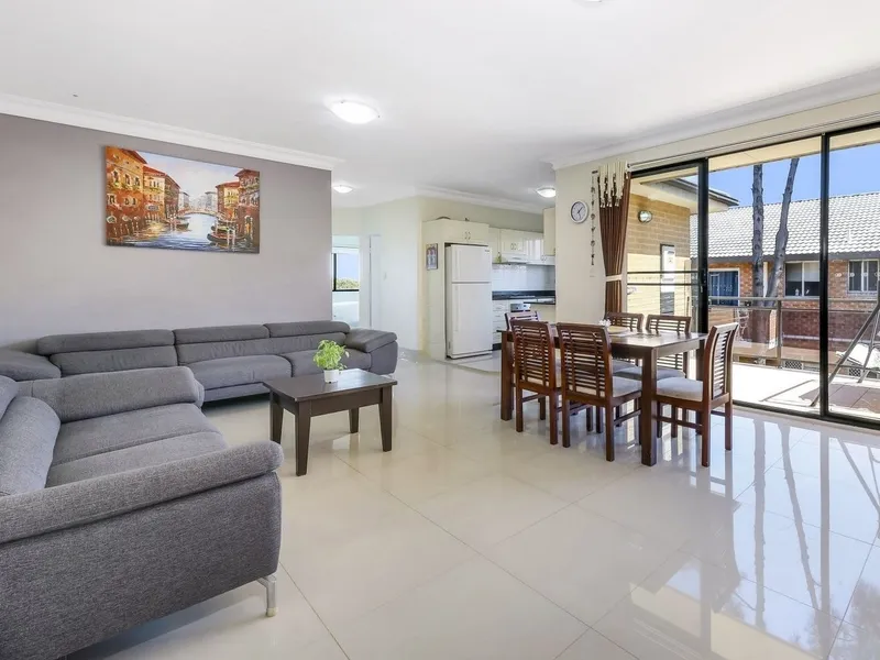 Light-filled apartment on the edge of Parramatta CBD