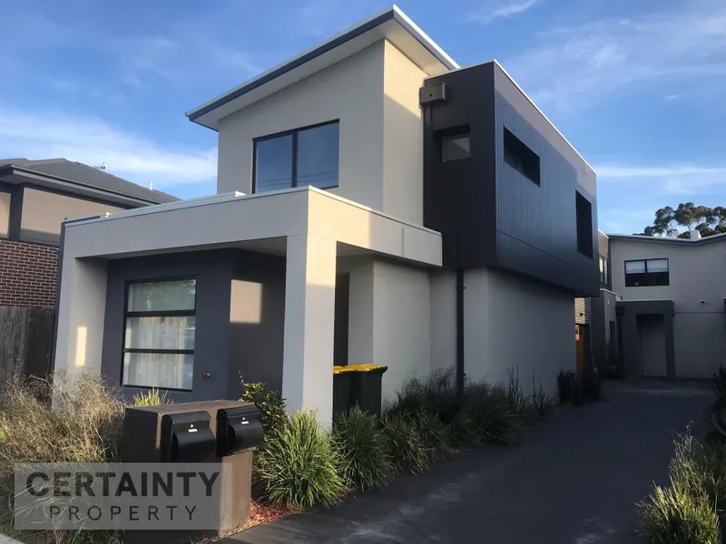 Spacious Townhouse! In Reservoir
