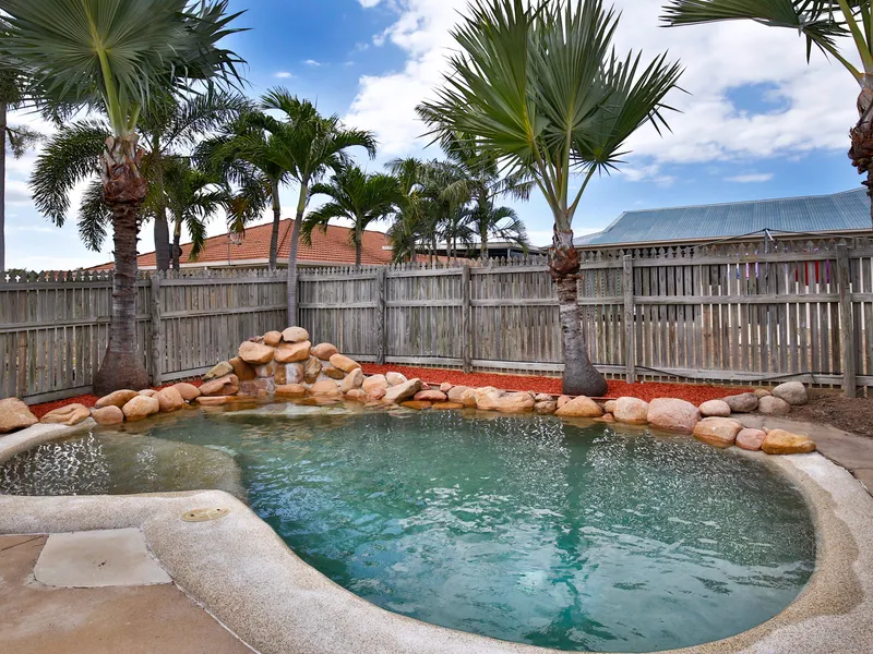 3 BEDROOMS + POOL + 5KLW SOLAR POWER