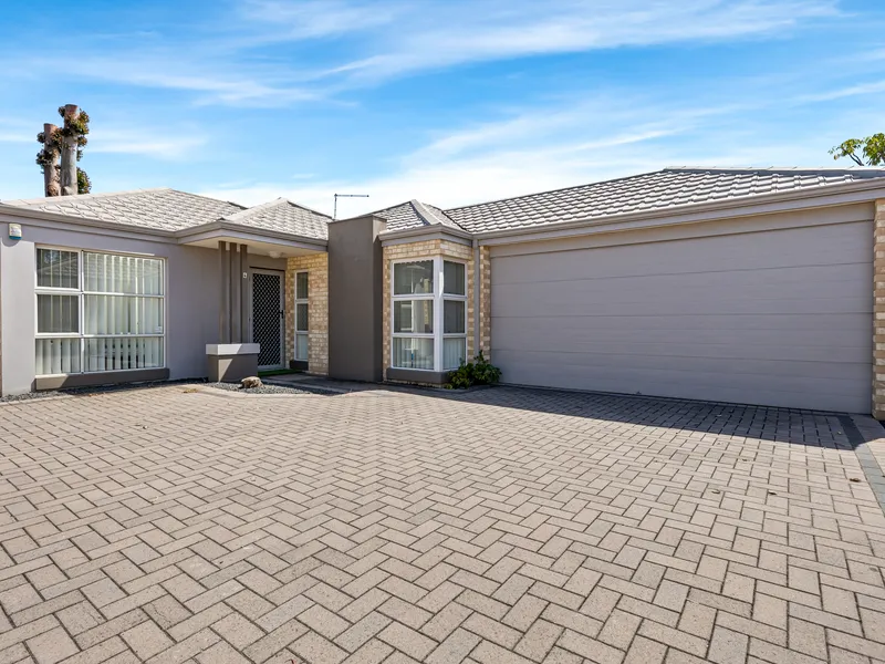 LOW MAINTENANCE VILLA IN GREAT LOCATION