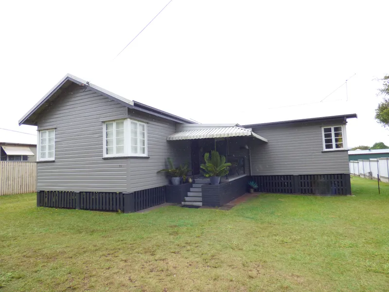 BEAUTIFULLY RENOVATED QUEENSLANDER STYLE HOME