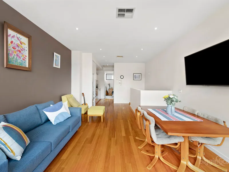 EASY LIFESTYLE, IDEAL LOW MAINTENANCE INVESTMENT/FIRST HOME