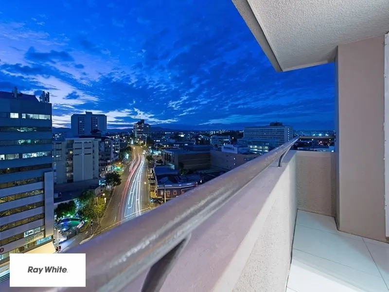 One Bedroom Top Floor Apartment with Fantastic Views