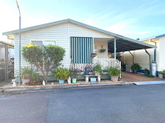 GREAT LOCATION, LIFESTYLE LIVING....IT'S GOT THE LOT !!