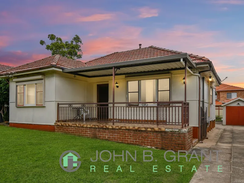 CLEAN HOME IN PRIME POSITION!