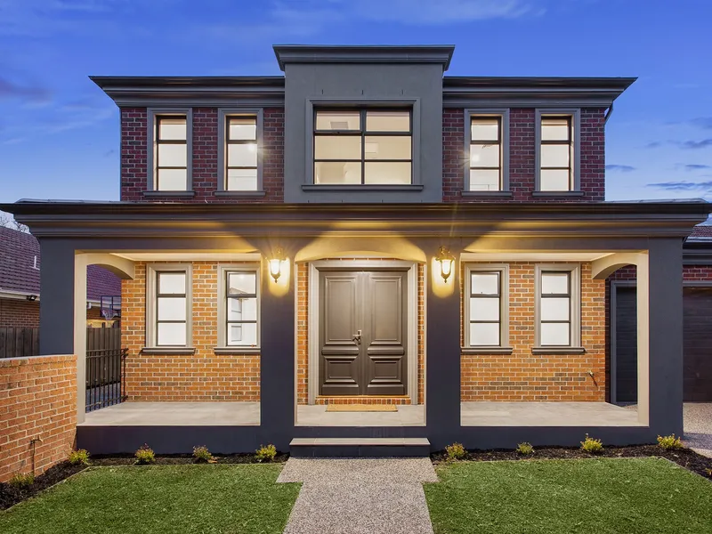 Luxury Living In The Heart Of Hughesdale!!!