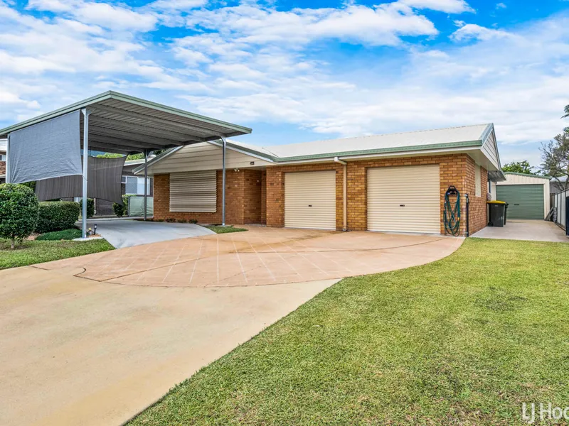 Family Home with a Shed!