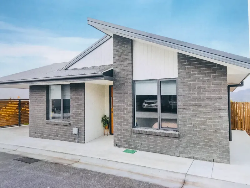 Stylish near new townhouse 