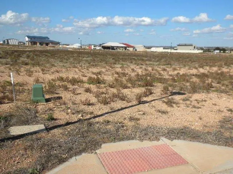 PRICE REDUCED  & CLOSE TO THE BEACH