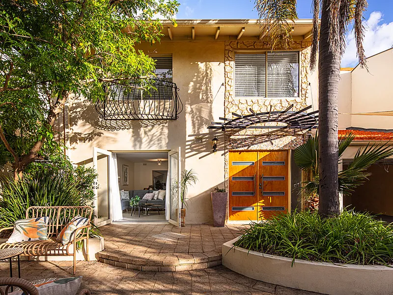 EXECUTIVE 2 STOREY HOME….