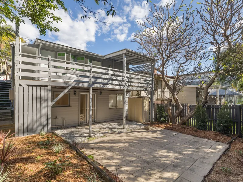 Beautifully Renovated Cottage in the Heart of Petrie Terrace!
