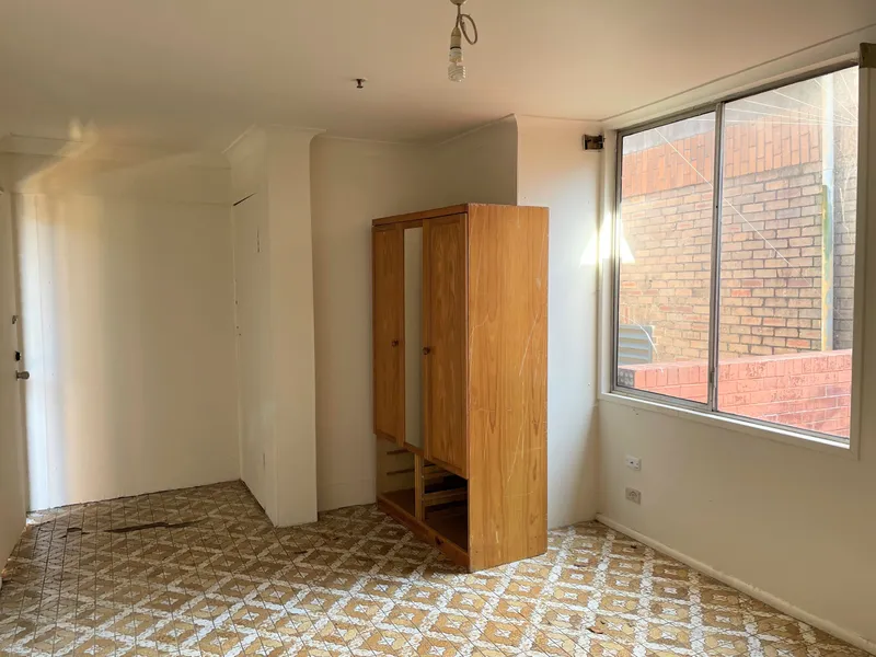CENTRALLY LOCATED ROOM FOR LEASE