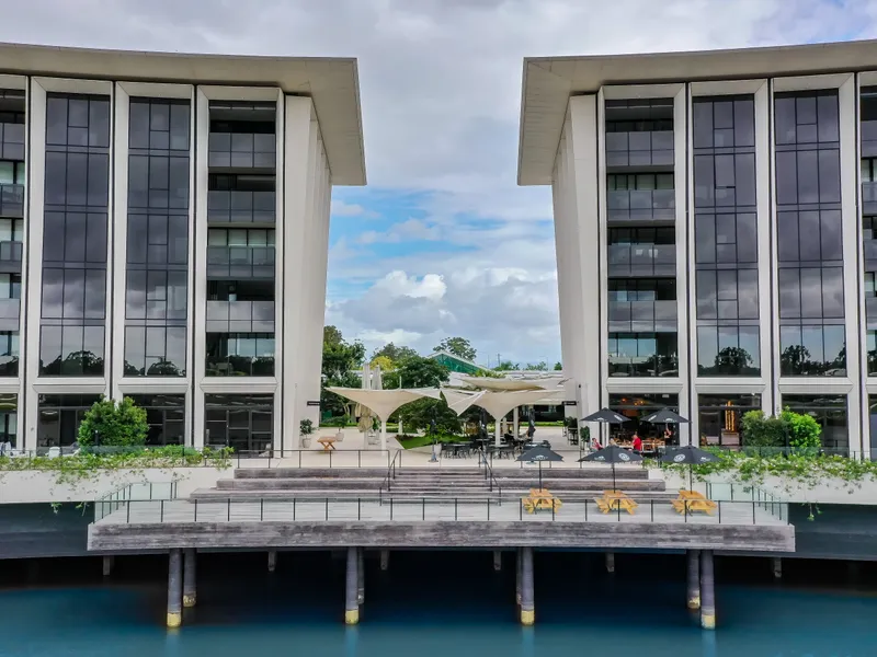 Magnificent Waterfront Luxury 3 Bedroom Apartment in Royal Pines