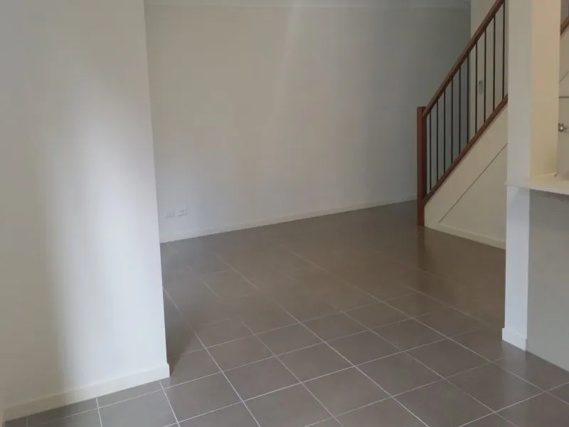 Stylish Townhouse, Convenient Location