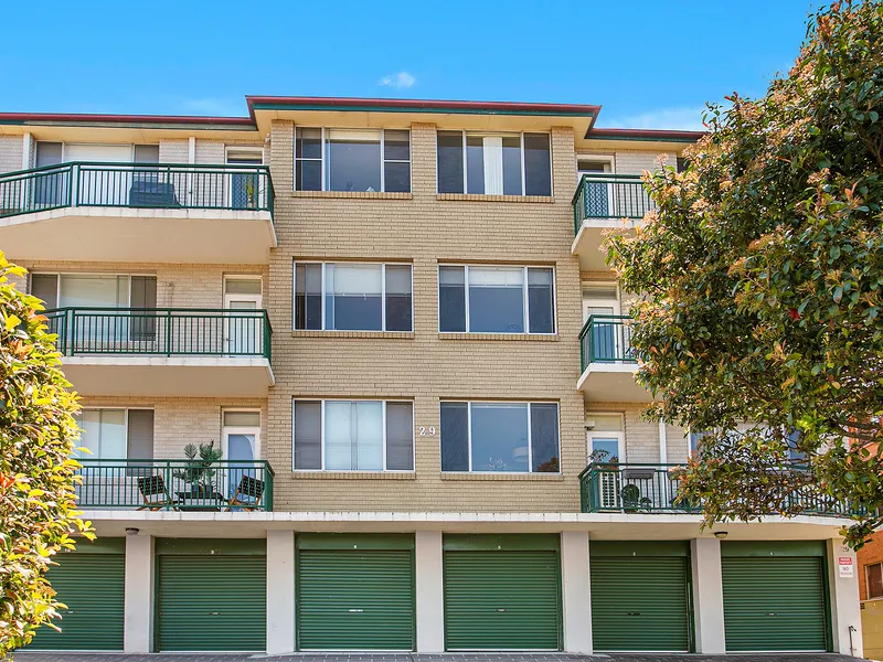 Freshly painted and new carpet - Ultra-Modern 1 Bedroom Apartment