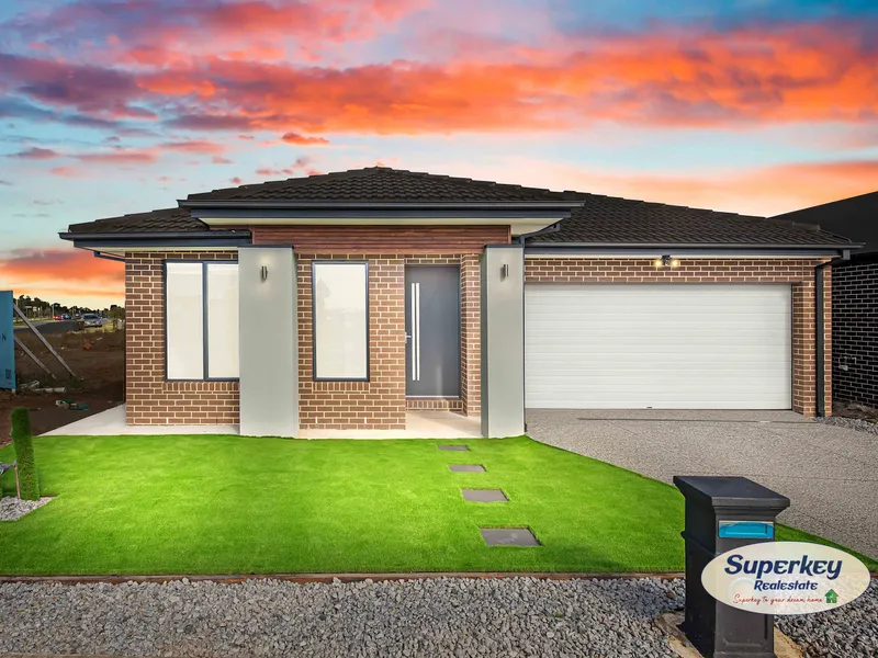 Brand New & Spacious! High quality 4 Bedroom house in the heart of Wyndham Vale for Rent