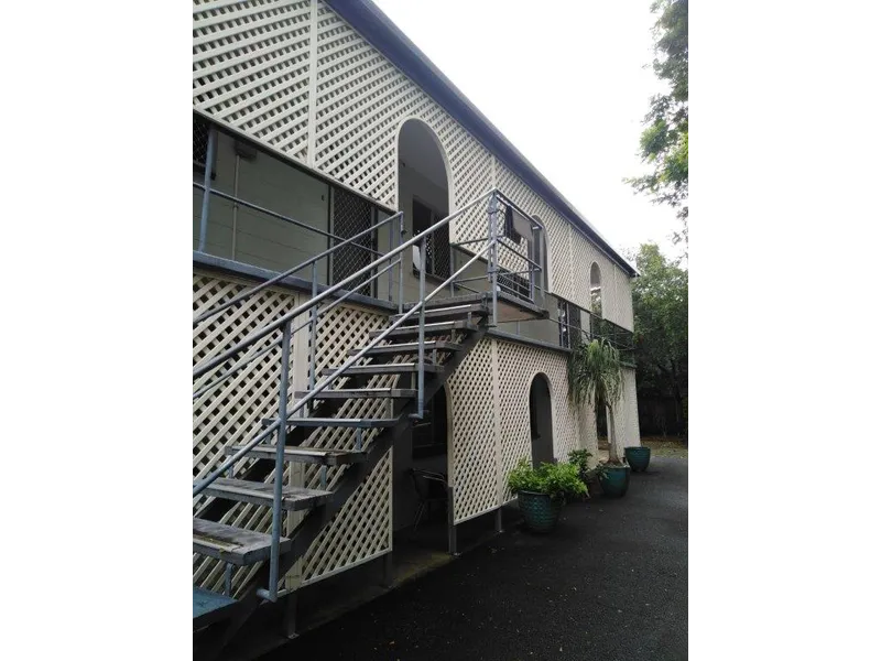 2 BEDROOM PRIVATE FIRST FLOOR UNIT IN NORTH CAIRNS