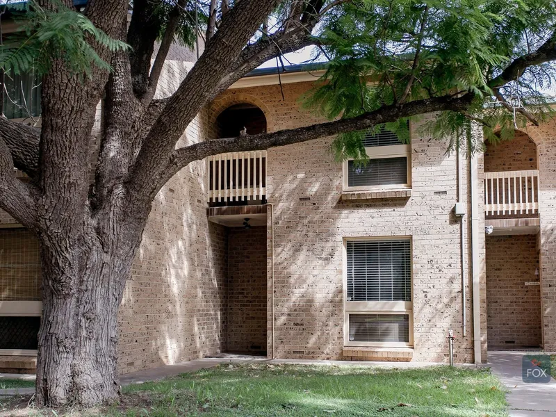 Position says it all! Just a few steps to the iconic Linear Park and a short walk to the buzz of Melbourne Street.