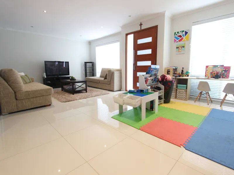 IMMACULATE 4 BEDROOM HOME IN GREAT LOCATION!!!!