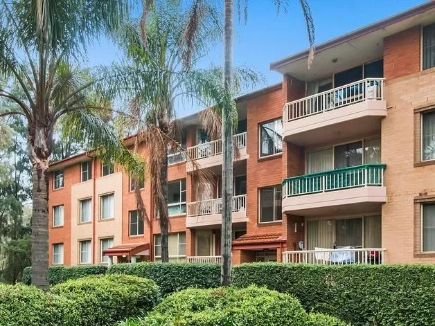 MARVELLOUS LAKE SIDE UNIT !!