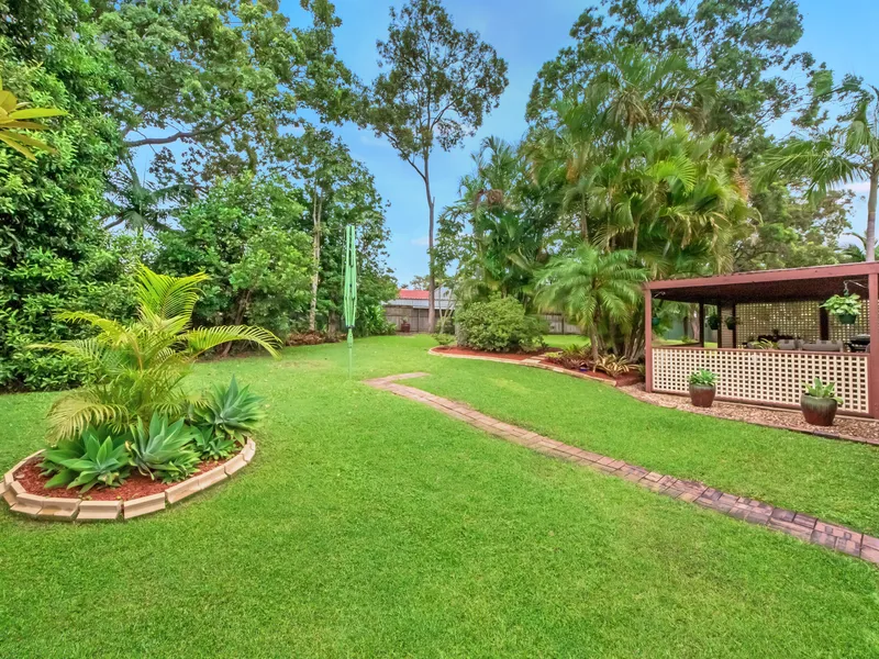 Immaculately maintained! 1,828m2 flat block with cul-de-sac position!