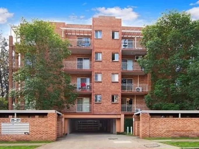 Well-maintained spacious unit