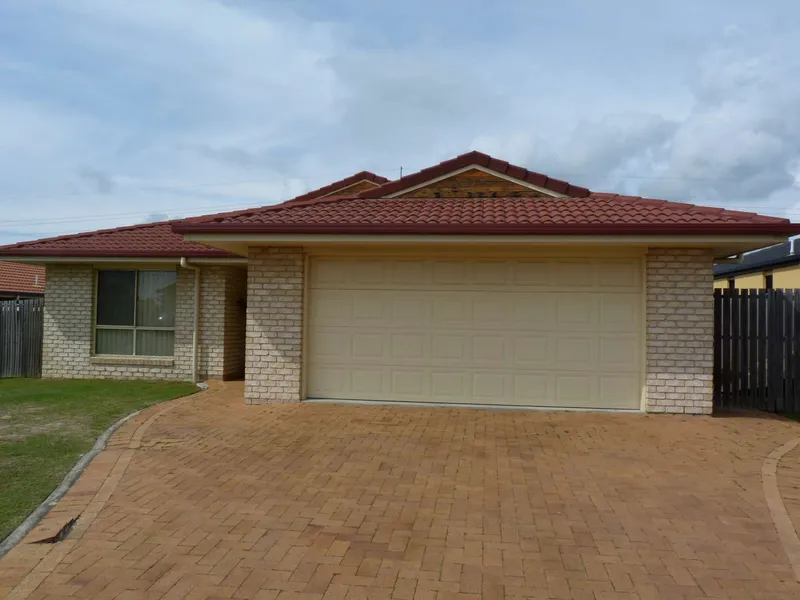 SPACIOUS 4 x BEDROOM HOME - CLOSE TO SCHOOLS, HOSPITALS AND SHOPPING!!!