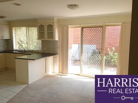 WALKING DISTANCE TO CRANBOURNE WEST PRIMARY SCHOOL