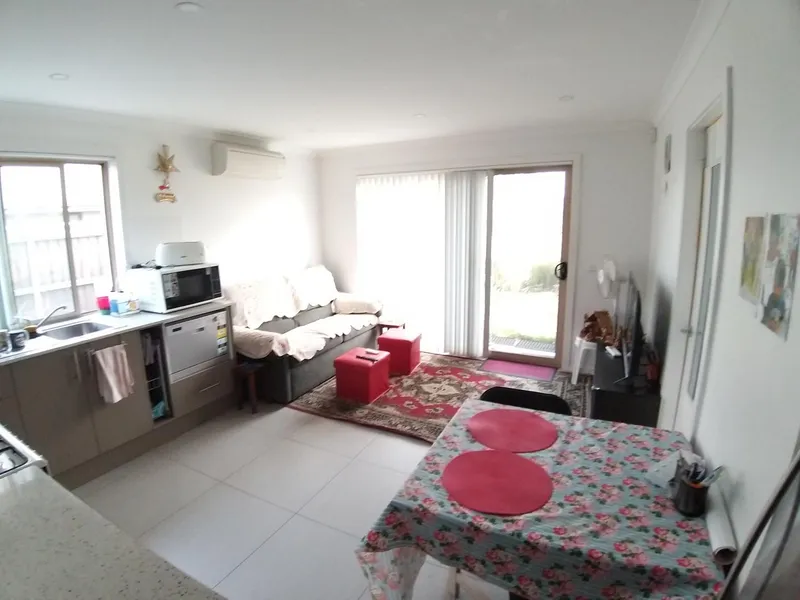 $400 per week fully furnished + all utilities included ( except Electricity )