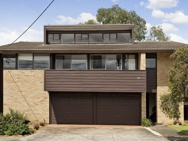 Comfortable dual level family home in cul-de-sac location