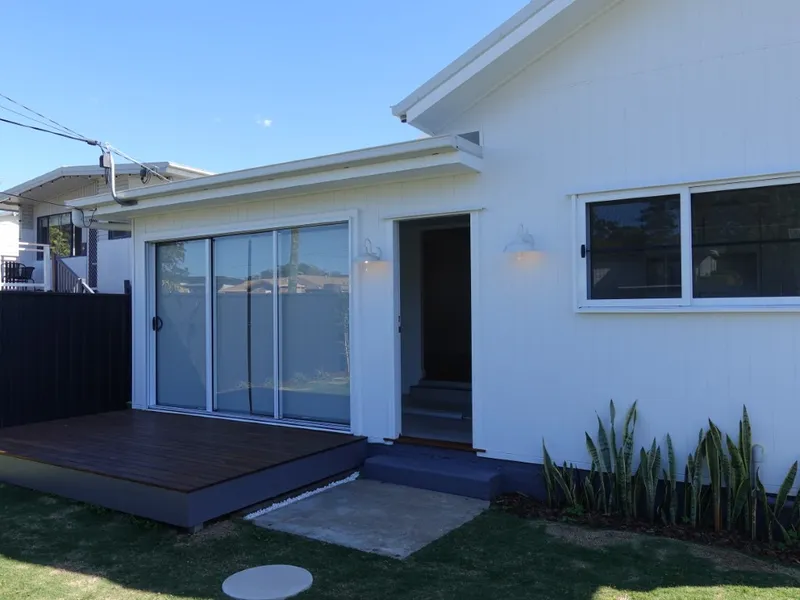 FULLY RENOVATED SPACIOUS COTTAGE IN CLONTARF