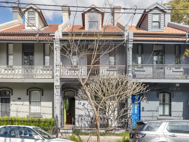Substantial village terrace / studio over garage