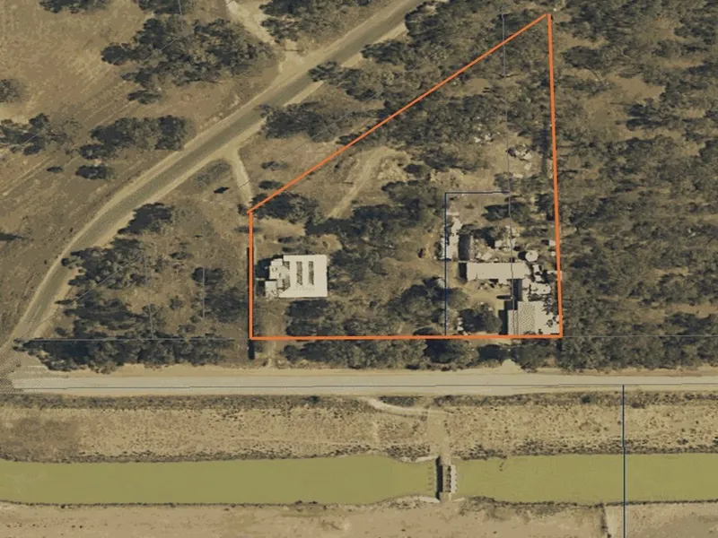 2 HOUSES FOR THE PRICE OF ONE/ 2.5 ACRES WITH WATER