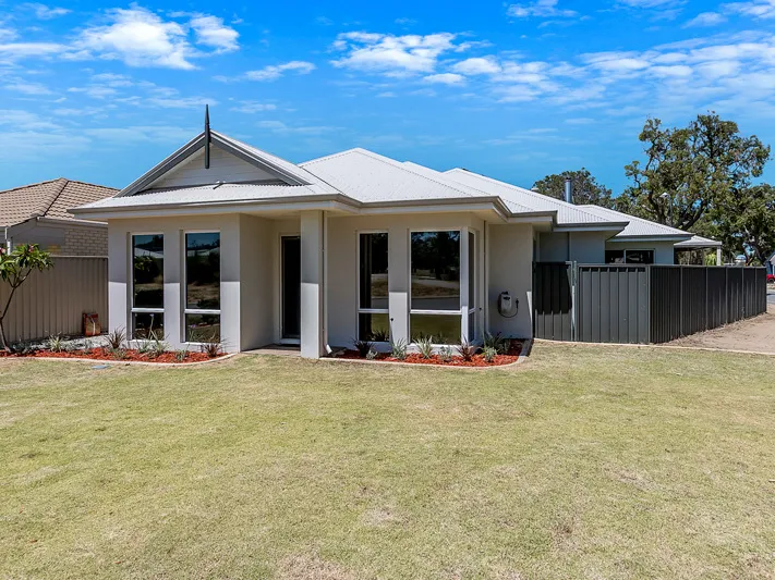 GORGEOUS MODERN HOME WITH A COUNTRY FEEL LOCATION