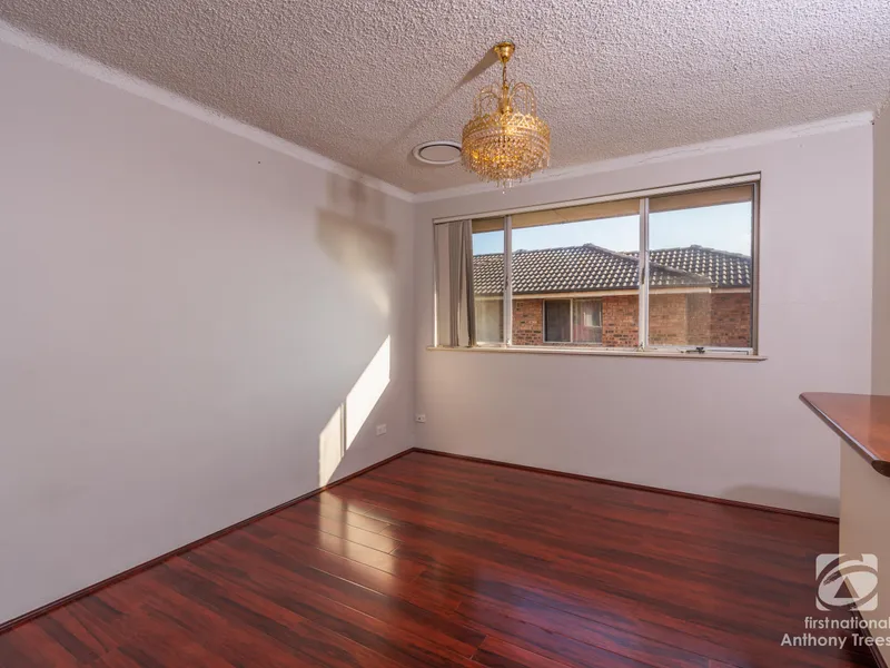 2 BEDROOM TOP FLOOR UNIT WITH DUCTED AIR CONDITIONING