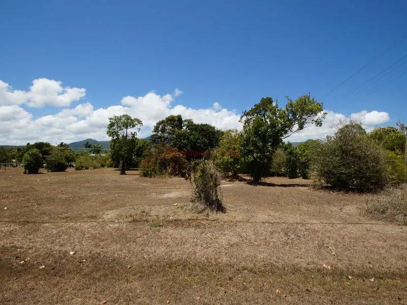 LARGE BLOCK OF LAND MOMENTS FROM EVERYTHING!