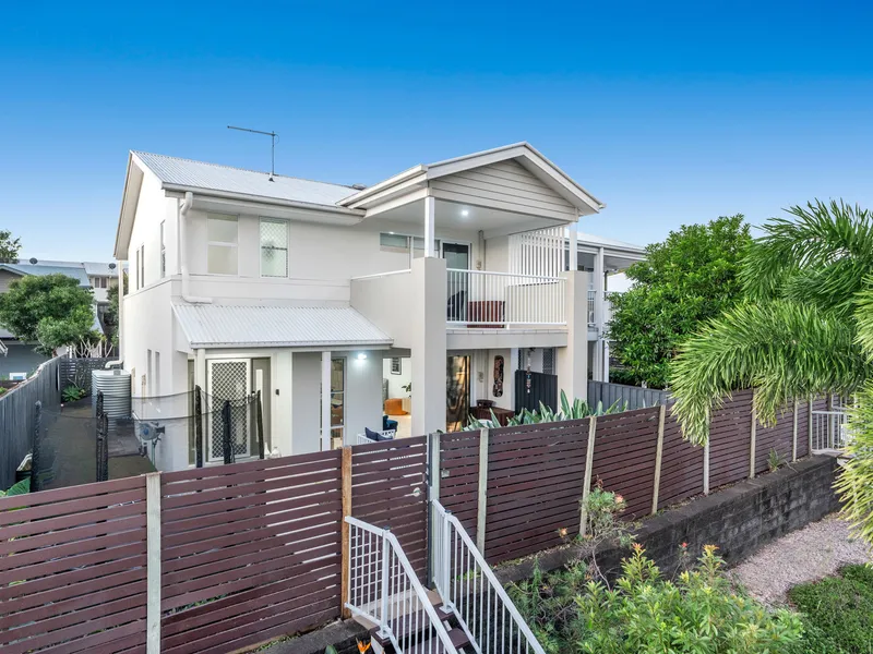COMMANDING 270sqm TOWN HOME - 'SYMPHONY AT WAKERLEY'