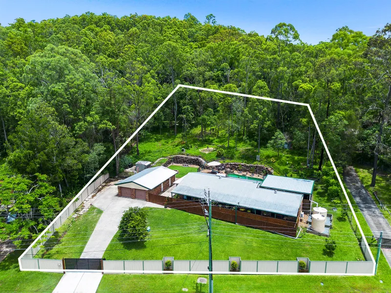 A Heartfelt Mudgeeraba Homestead on Usable 4,191m2 Elevated Block